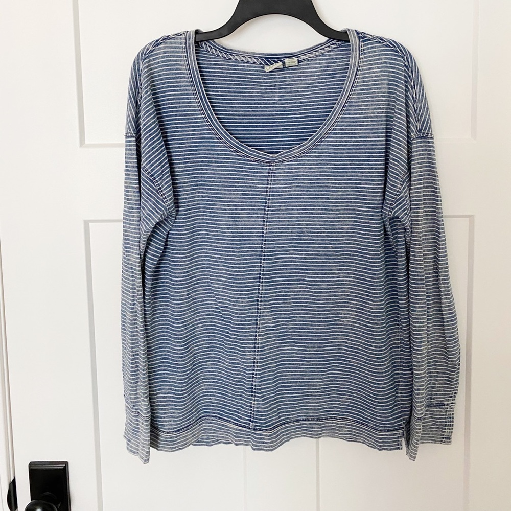Lucy & Laurel blue & white striped shirts size L